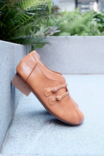 Load image into Gallery viewer, Leather Slip-on with Knots

