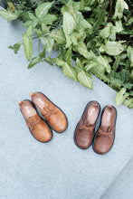 Load image into Gallery viewer, Leather Shoes with Braided details
